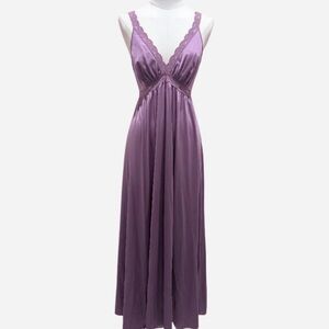 Vintage Olga Lilac Purple Full Sweep Nightgown (Medium)